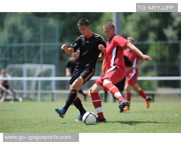 足球雨战中的战术博弈与球员心理素质的全面解析